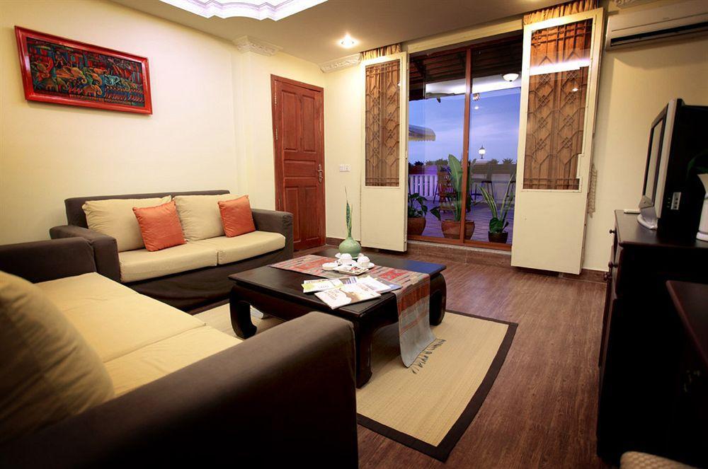 Royal Inn Phnom Penh Room photo